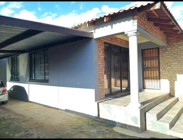 3 BEDROOM HOUSE FOR SALE IN PROTEA NORTH